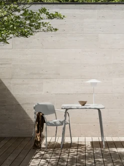 Bistrotisch -YUA- Farbe Silk Gray 80 x 80 cm