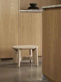 Tritthocker -ELI- Farbton Holz, Höhe 30 cm